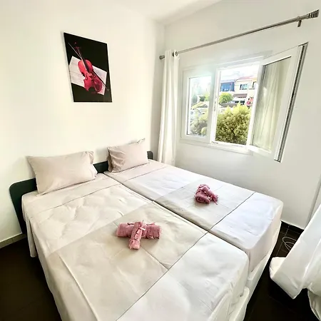 Mediterranean Blue - Secret Escape אורחן